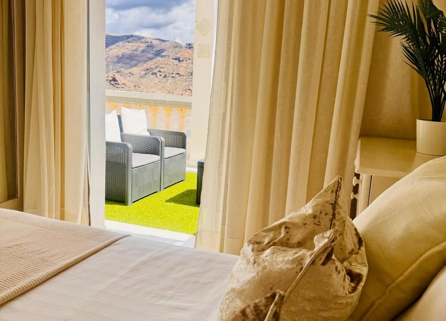 Atlantic Ocean & Beach Views - Playa Del Cura Las Palmas de Gran Canaria Spagna